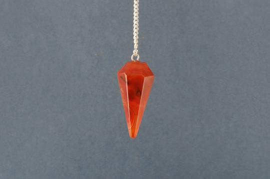 Rutengänger aus Karneol-Edelsteinen