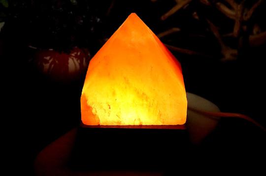 Himalaya Steinsalz Pyramidenlampe – mittelgross