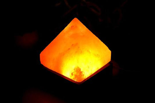 Himalaya Steinsalz Pyramidenlampe – mittelgross